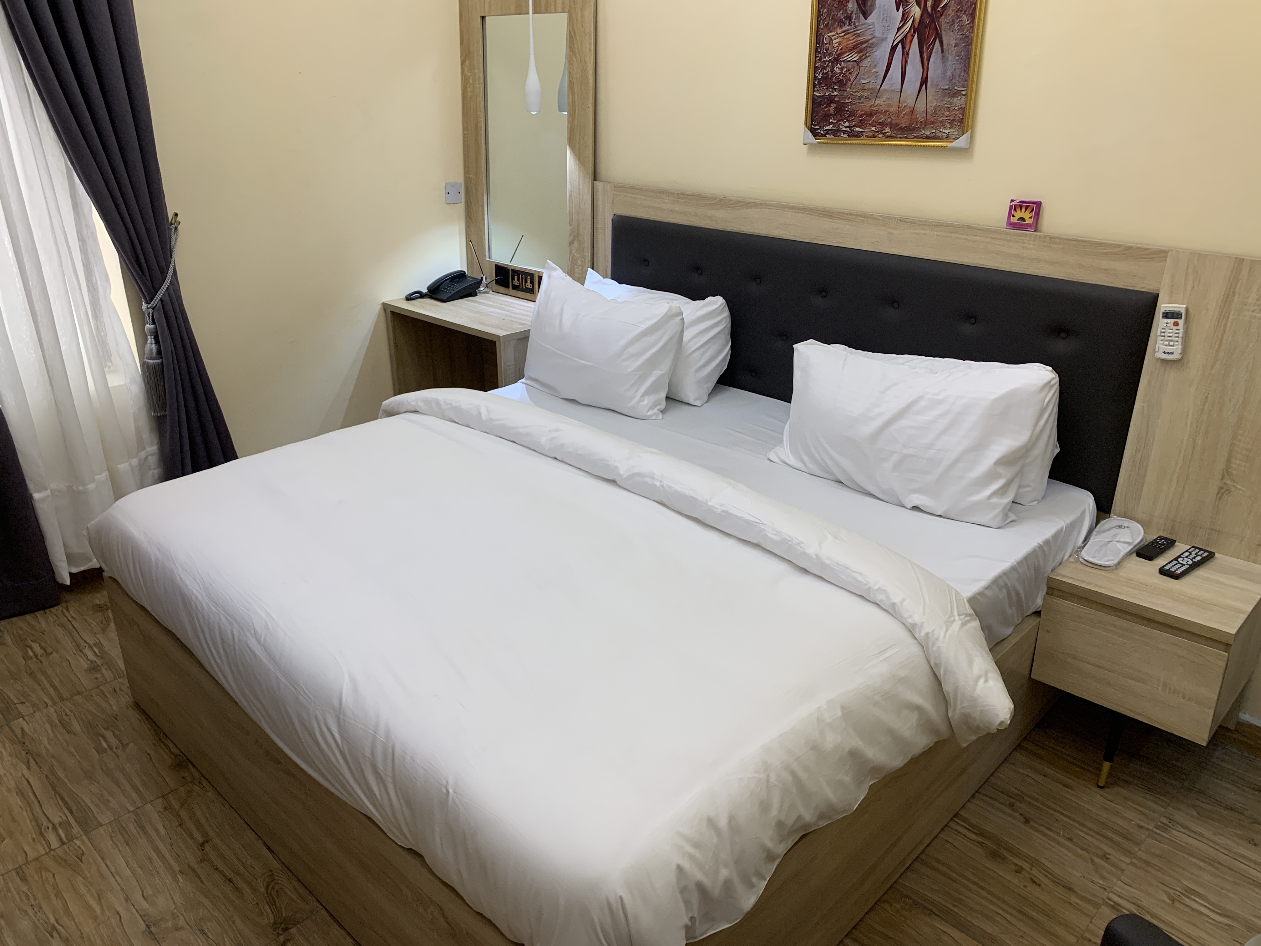 DELUXE ROOM P110
